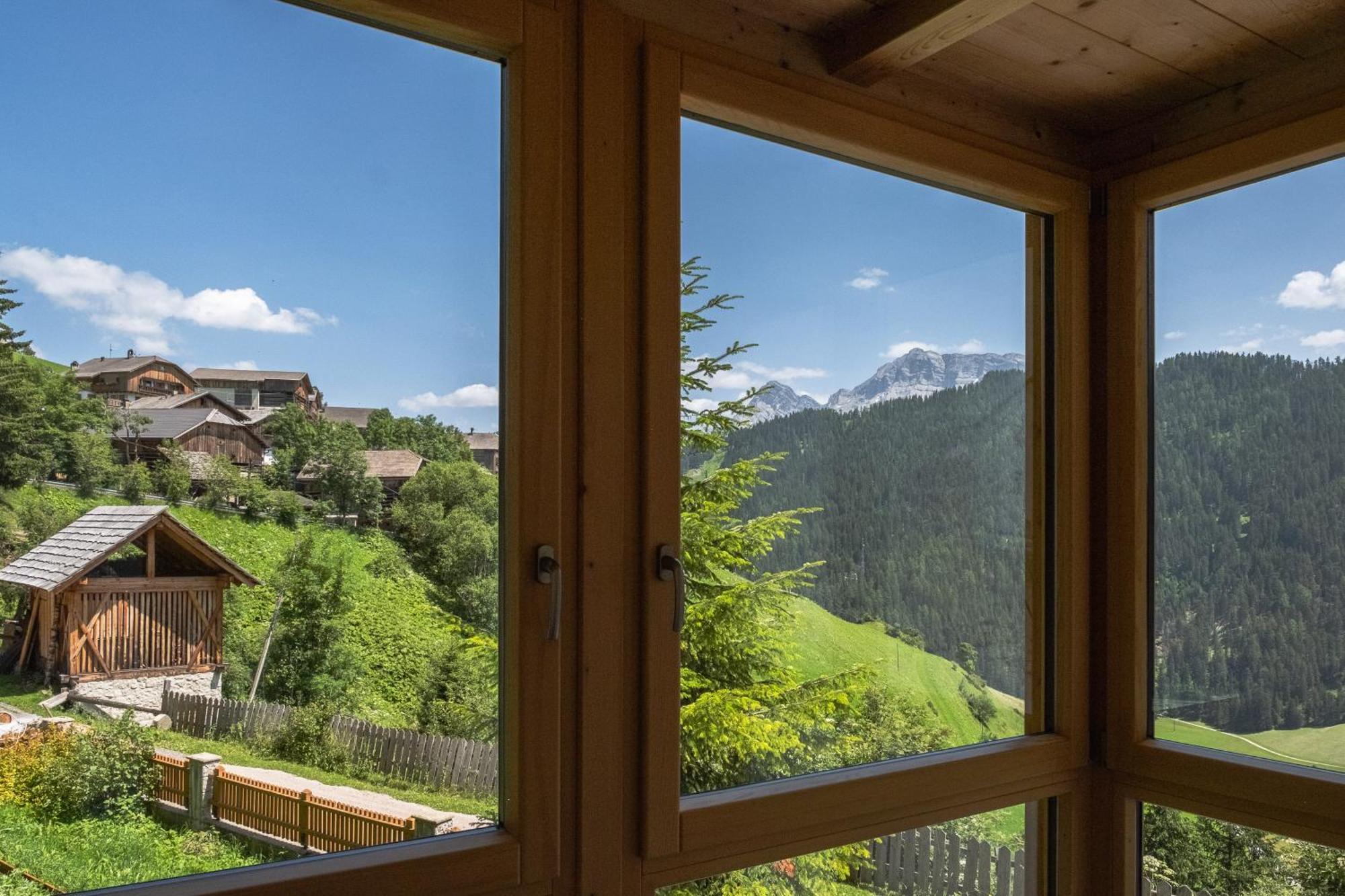 شقة Ciasa Iachin - Dolomites Dream Retreat سان مارتينو-إن-باديا المظهر الخارجي الصورة