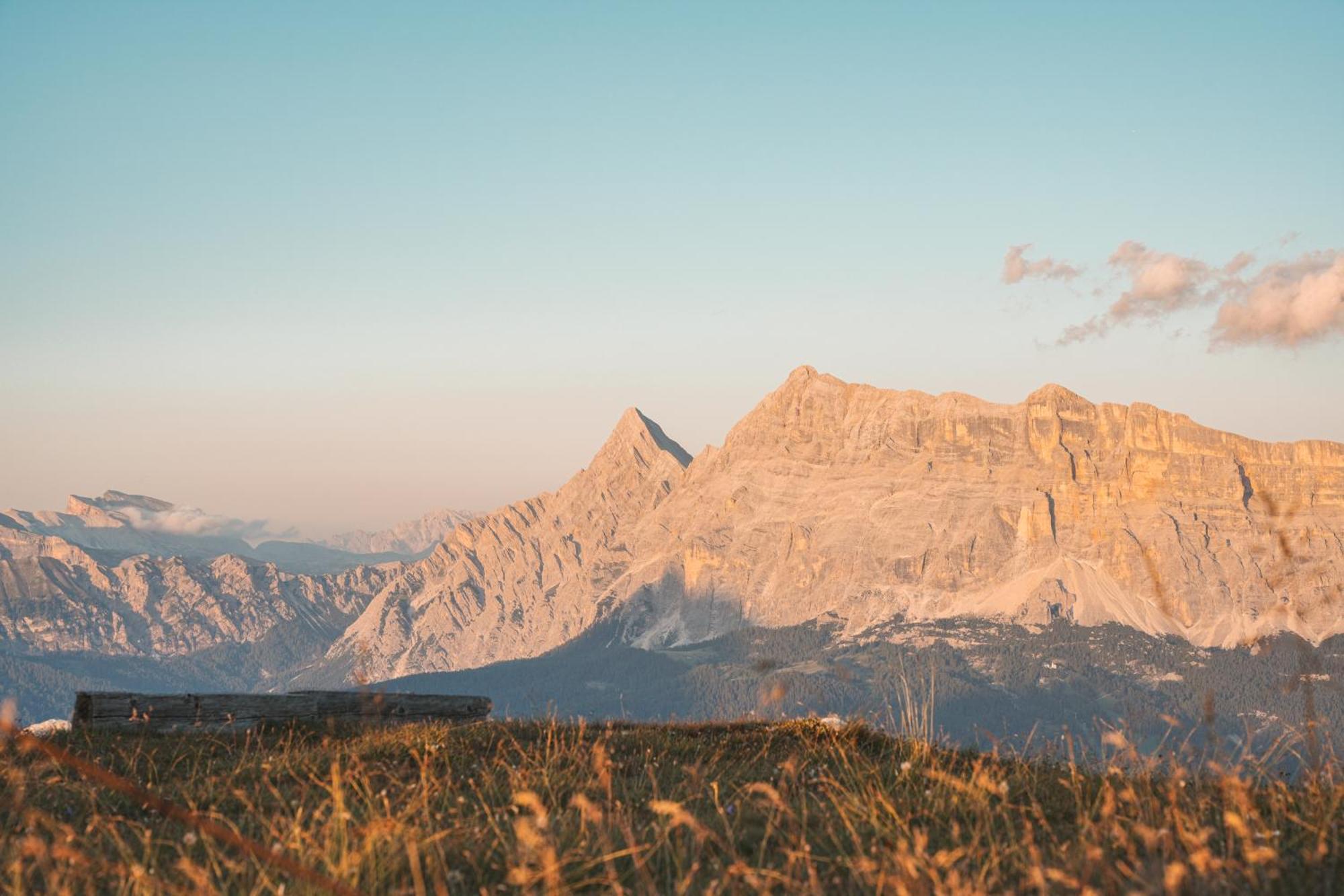 شقة Ciasa Iachin - Dolomites Dream Retreat سان مارتينو-إن-باديا المظهر الخارجي الصورة