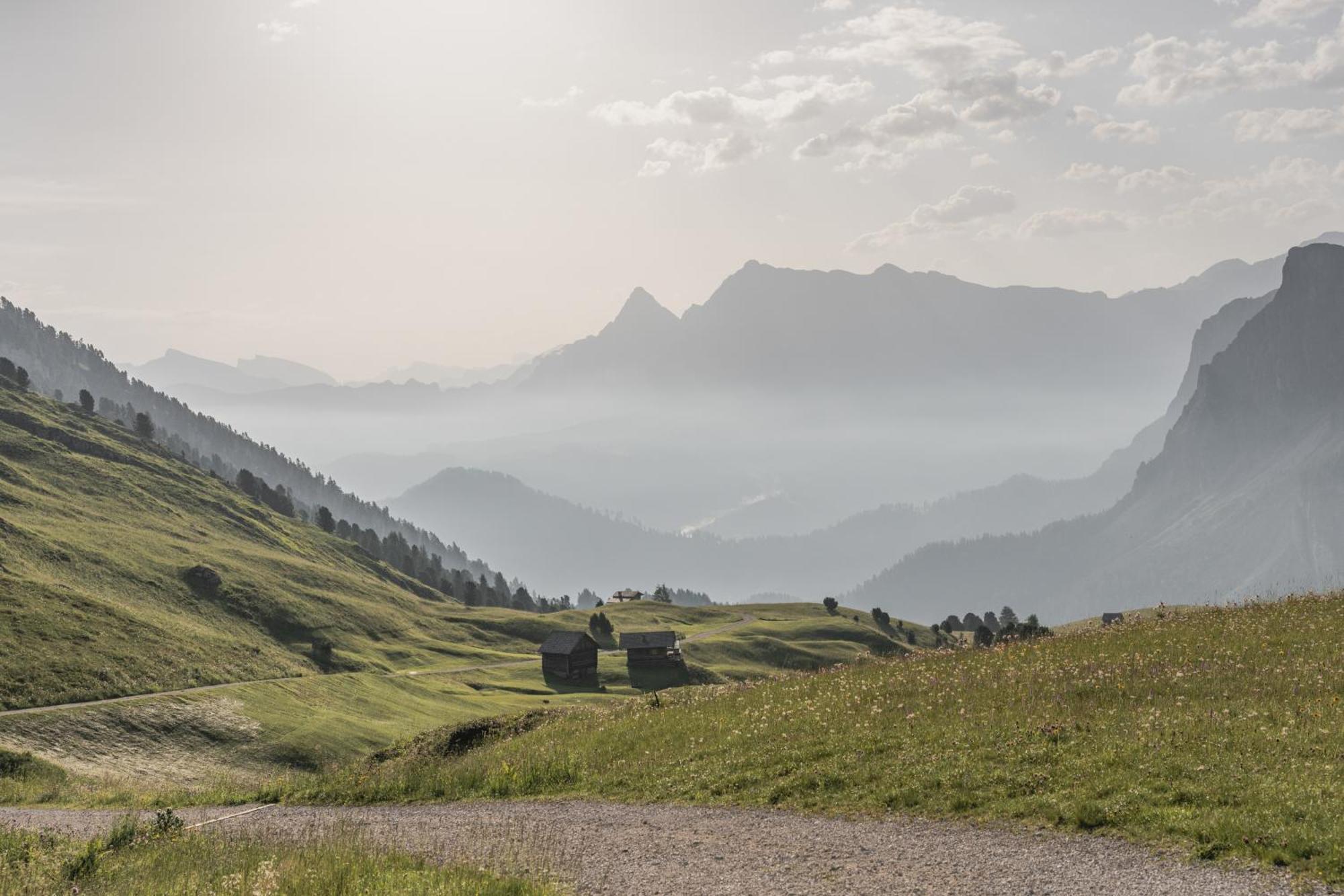 شقة Ciasa Iachin - Dolomites Dream Retreat سان مارتينو-إن-باديا المظهر الخارجي الصورة